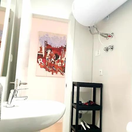 아파트 Picasso's Neighbor